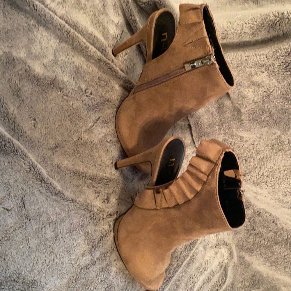 Women’s open toed heels